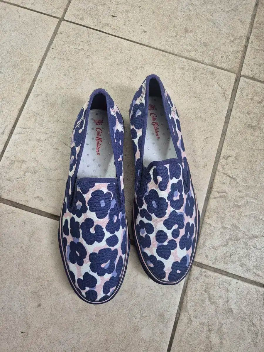 Cathkidston キャスキッドソン 39 245mm フラワー スリッポン