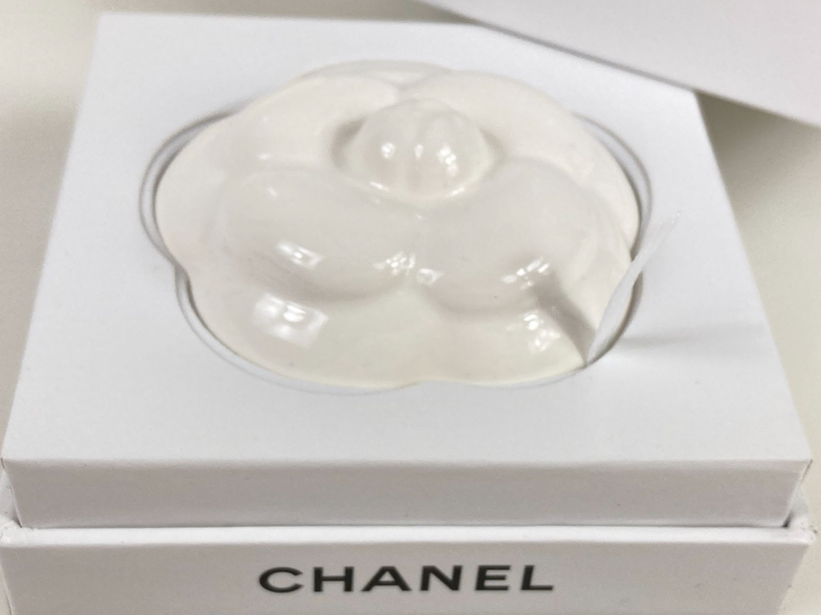シャネル CHANEL カメリア セラミック ペーパーウェイト