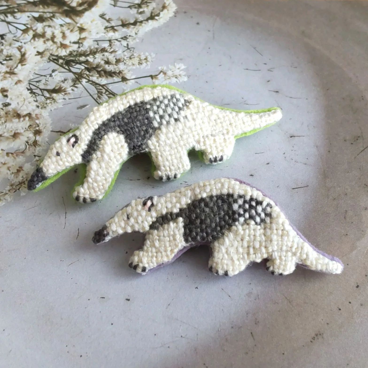刺繍ブローチ アリクイ - メルカリ