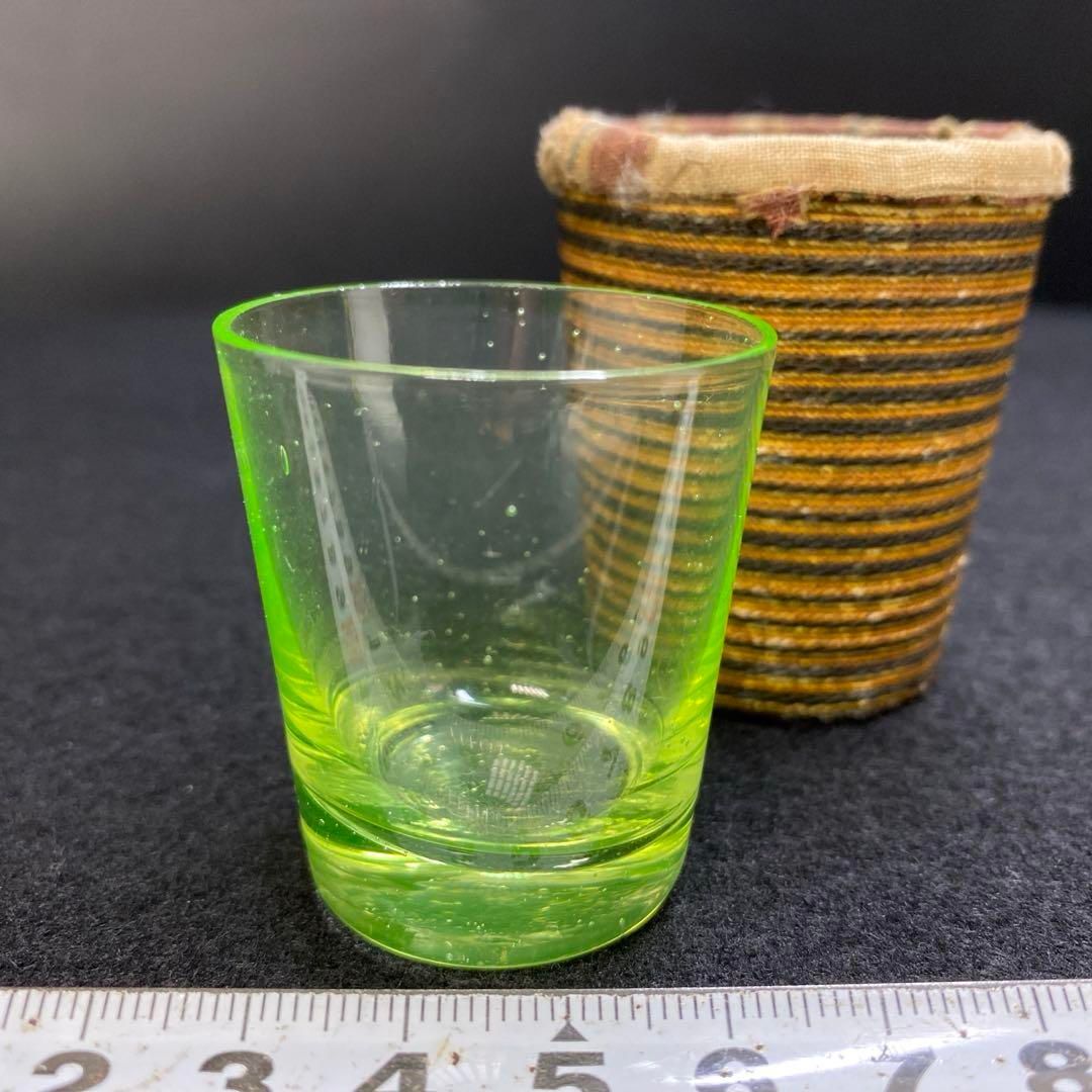 明治期 ウランガラス 盃 高さ4.5㎝ 東な6-1118 2F