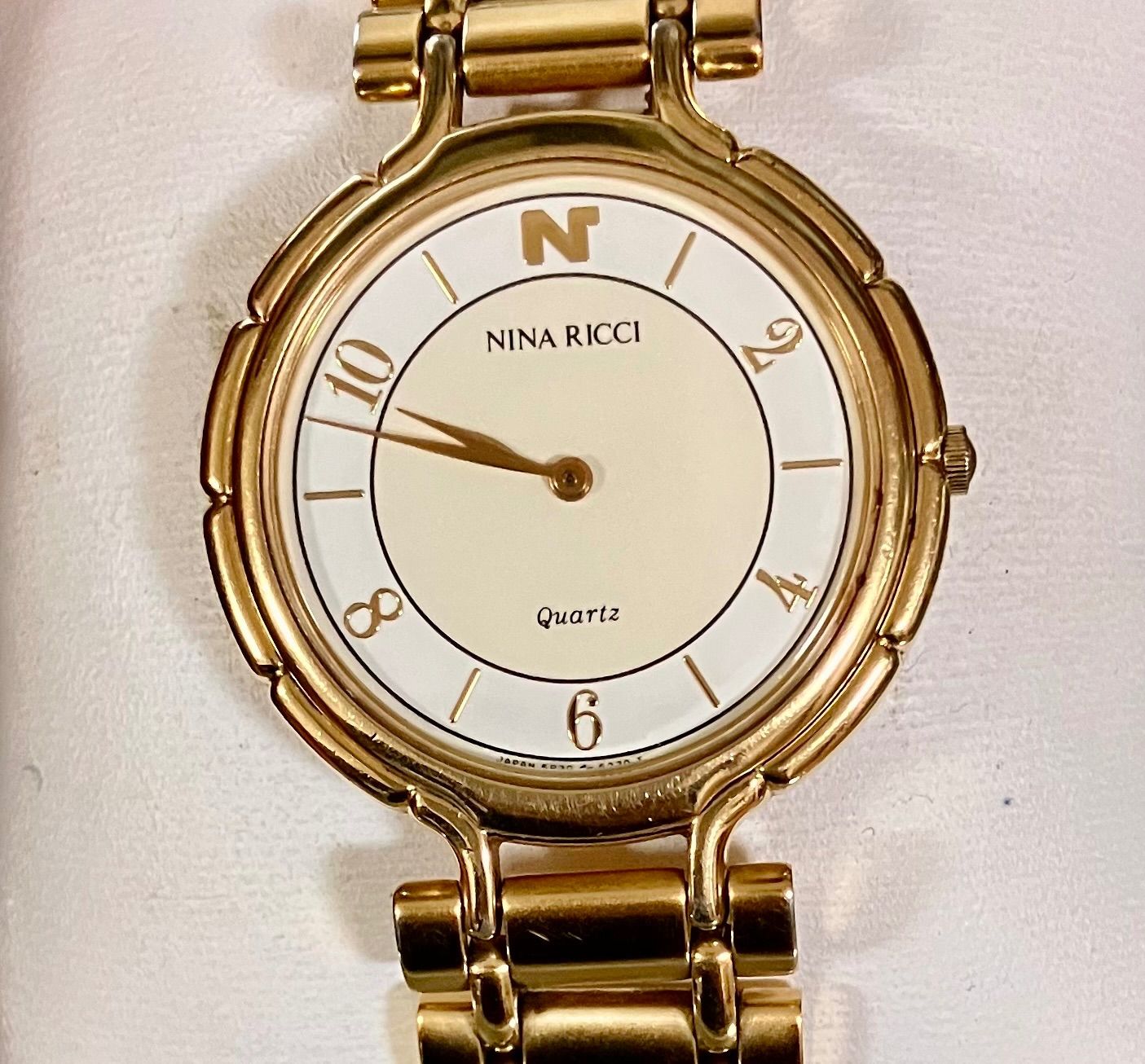 稼働品 NINA RICCI ニナリッチ ホワイト×アイボリー文字盤 QZ 5P30-6200 ゴールドカラー メンズ腕時計