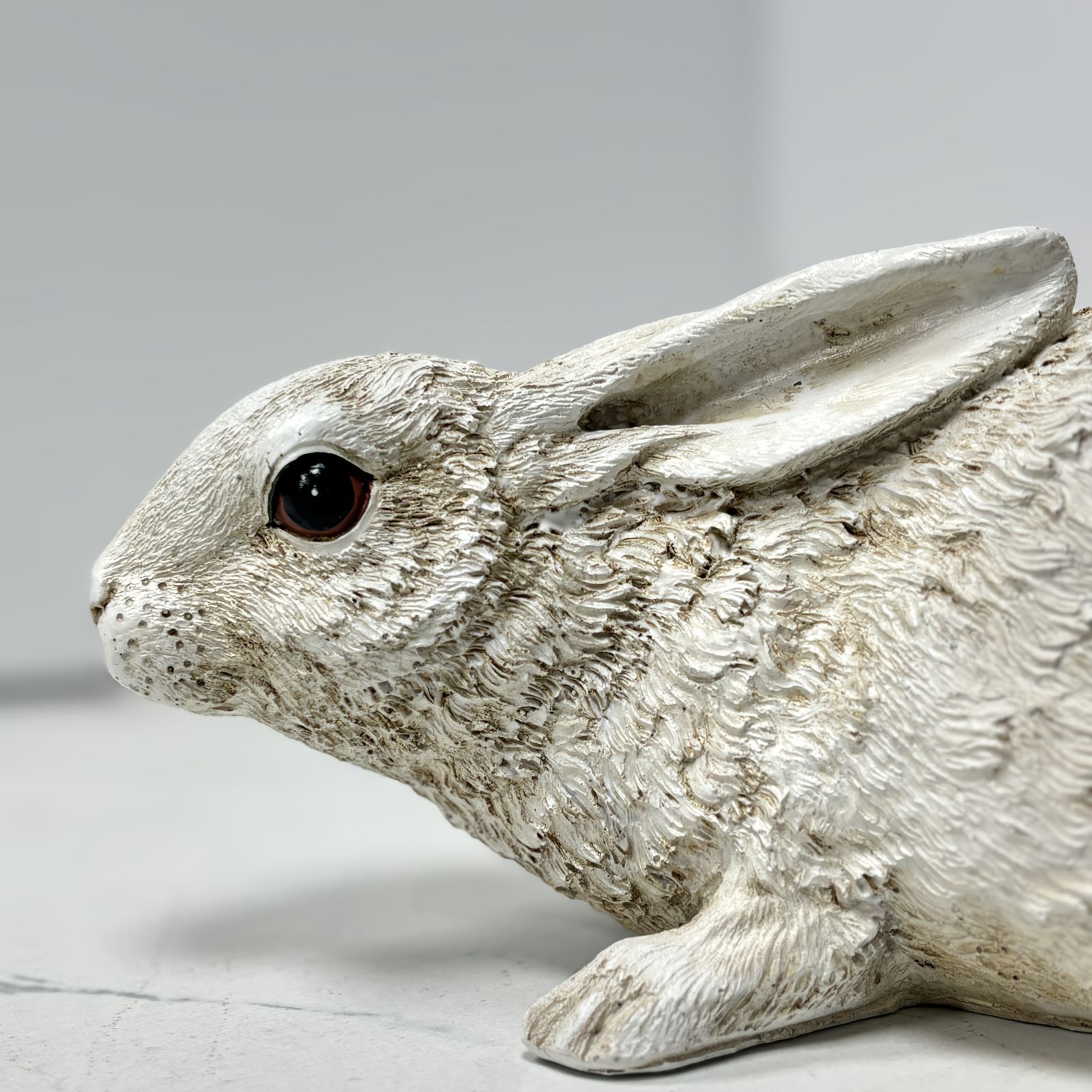 ニット 置物 オブジェ ガーデンオーナメント うさぎ ウサギ ラビット 白 リアル 室内 屋外 インテリア 玄関 リビング ダイニング 装飾 庭 ガーデニング 装飾 ガーデン 樹脂 ギフト インテリア用品 贈り物 雑貨