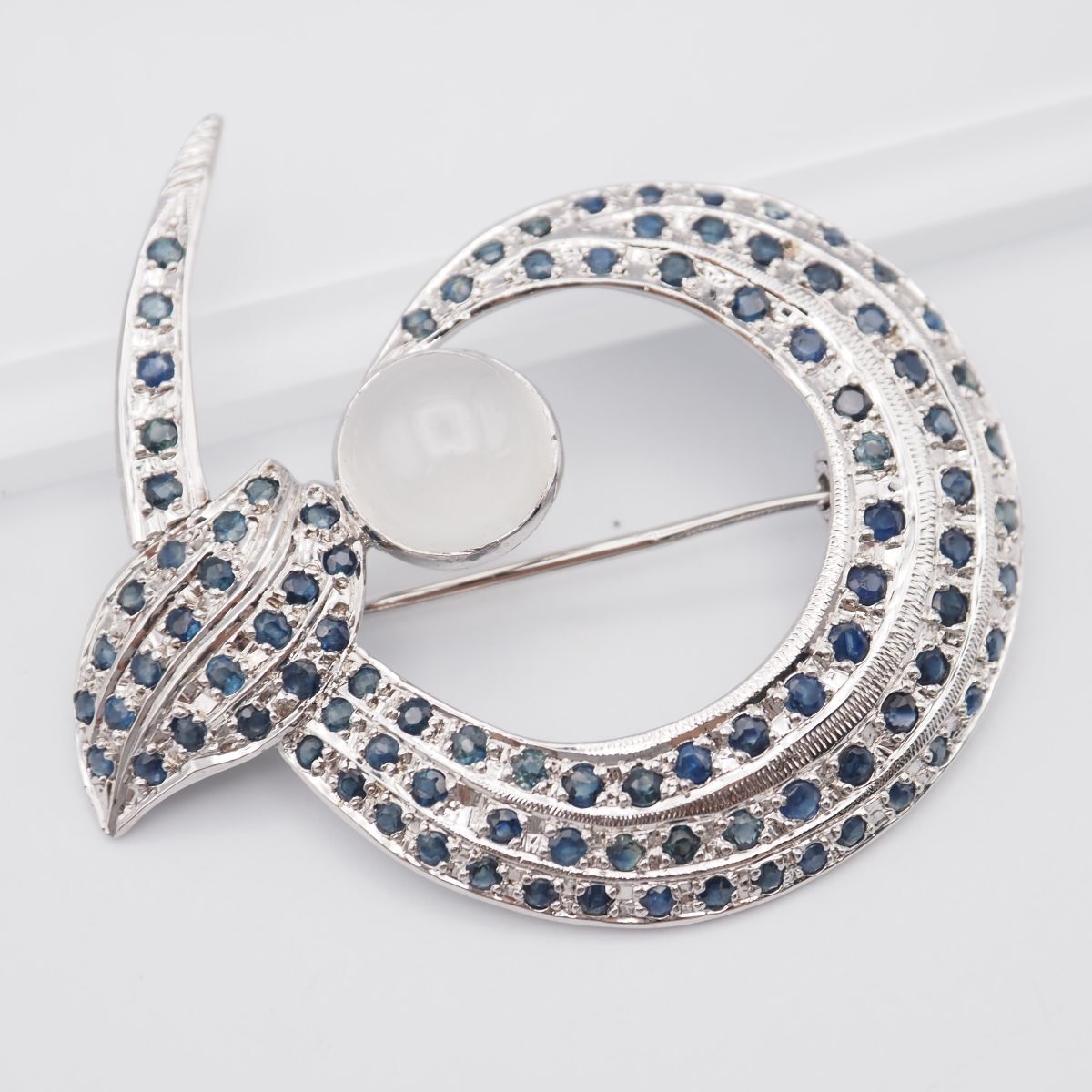 G497 キャッツアイストーン サファイア ブルースピネル ブローチ デザイン シルバー 2月誕生石