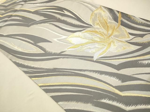 六通柄袋帯 舞花文