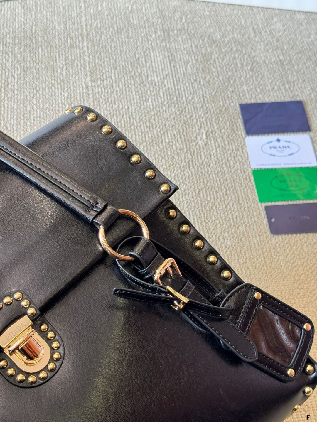 レトロなPRADAショルダーバッグ PRADA レトロショルダーバッグ - チョコレートカラー
