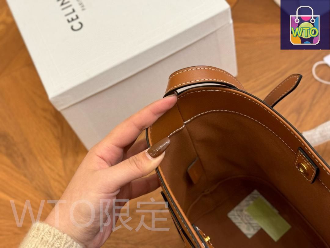 セリーヌ スモール バケット キュイル トリオンフ ショルダー