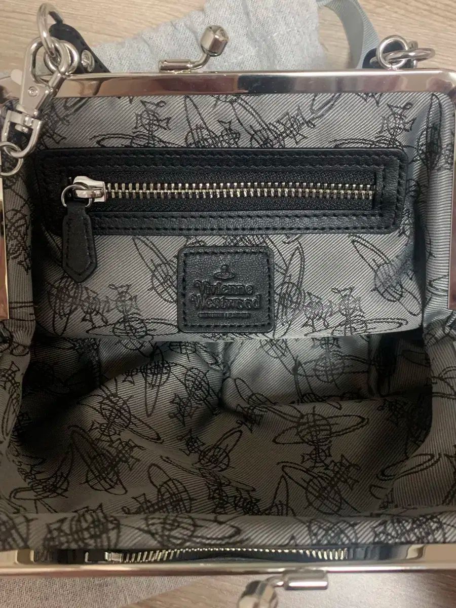 FENDI ナノ バゲット チャーム ブラウン PVCコーティングキャンバス