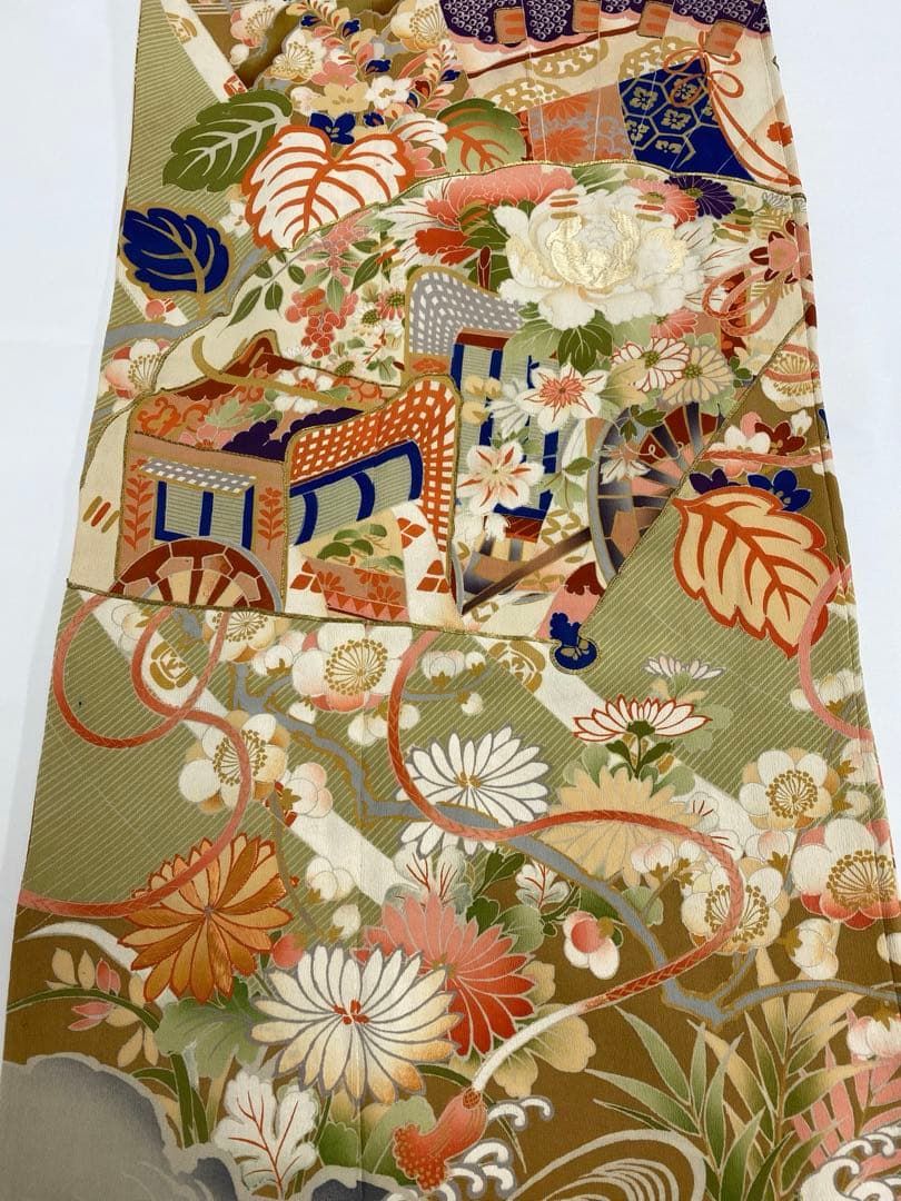 アンティーク 振袖 金駒 刺繍 松 梅 扇 正絹 身丈159cm 紋付 アンティーク 振袖 金駒 刺繍 松 梅 扇 正絹 身丈159cm 紋付 - メルカリ