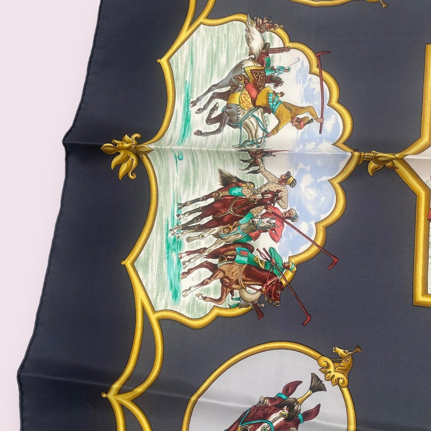HERMES エルメス カレ 90 ムガル王朝の馬 エルメス カレ90 スカーフ Les Chevaux Des Moghols ムガル王朝