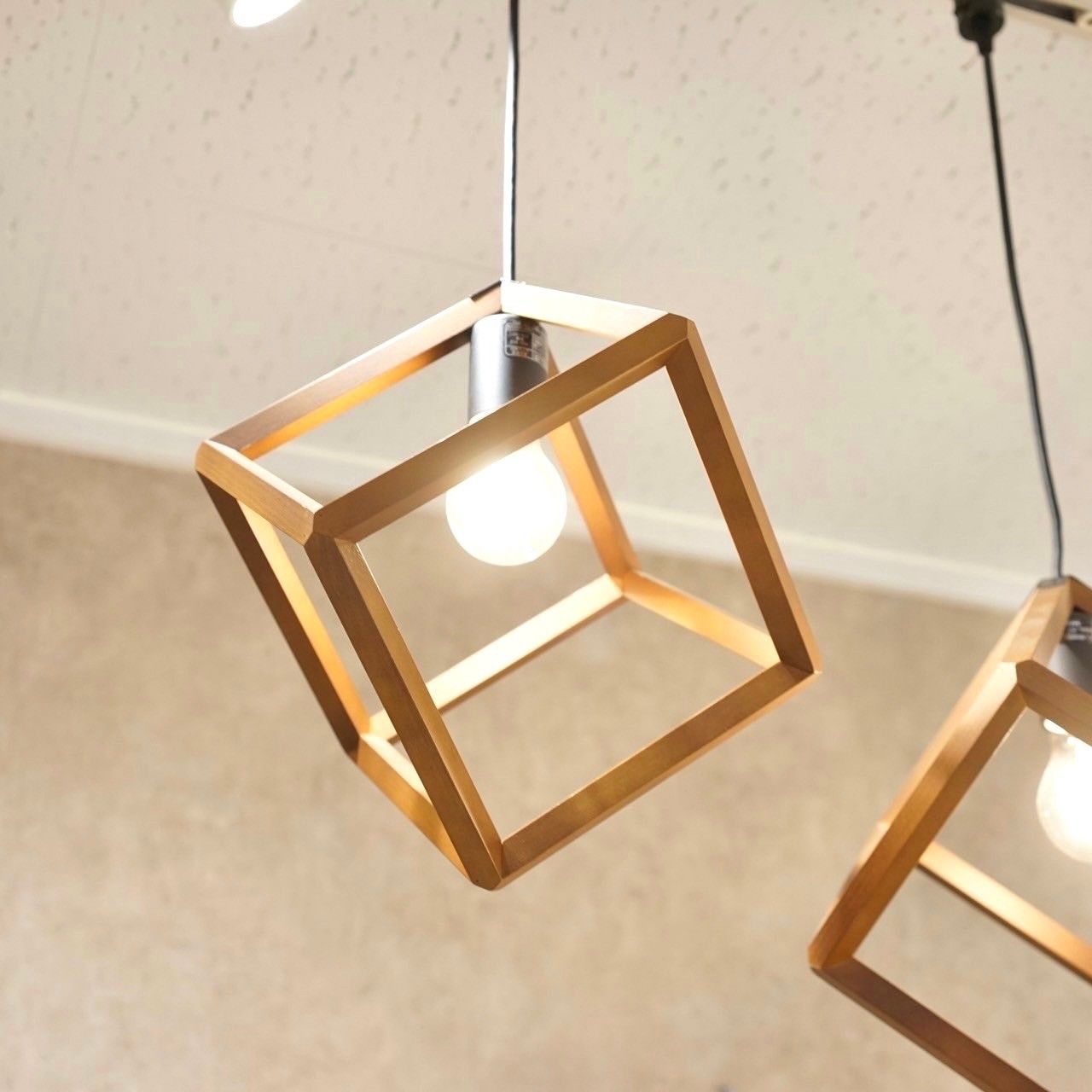 コイズミ　ペンダントライト（３本） コイズミ KOIZUMI ペンダントライト 3灯 AP51299 木 ウッド 照明