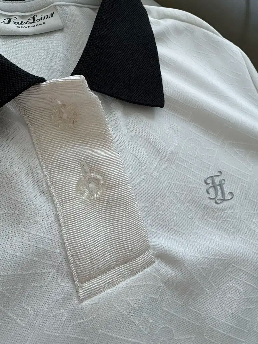 襟付きTシャツ