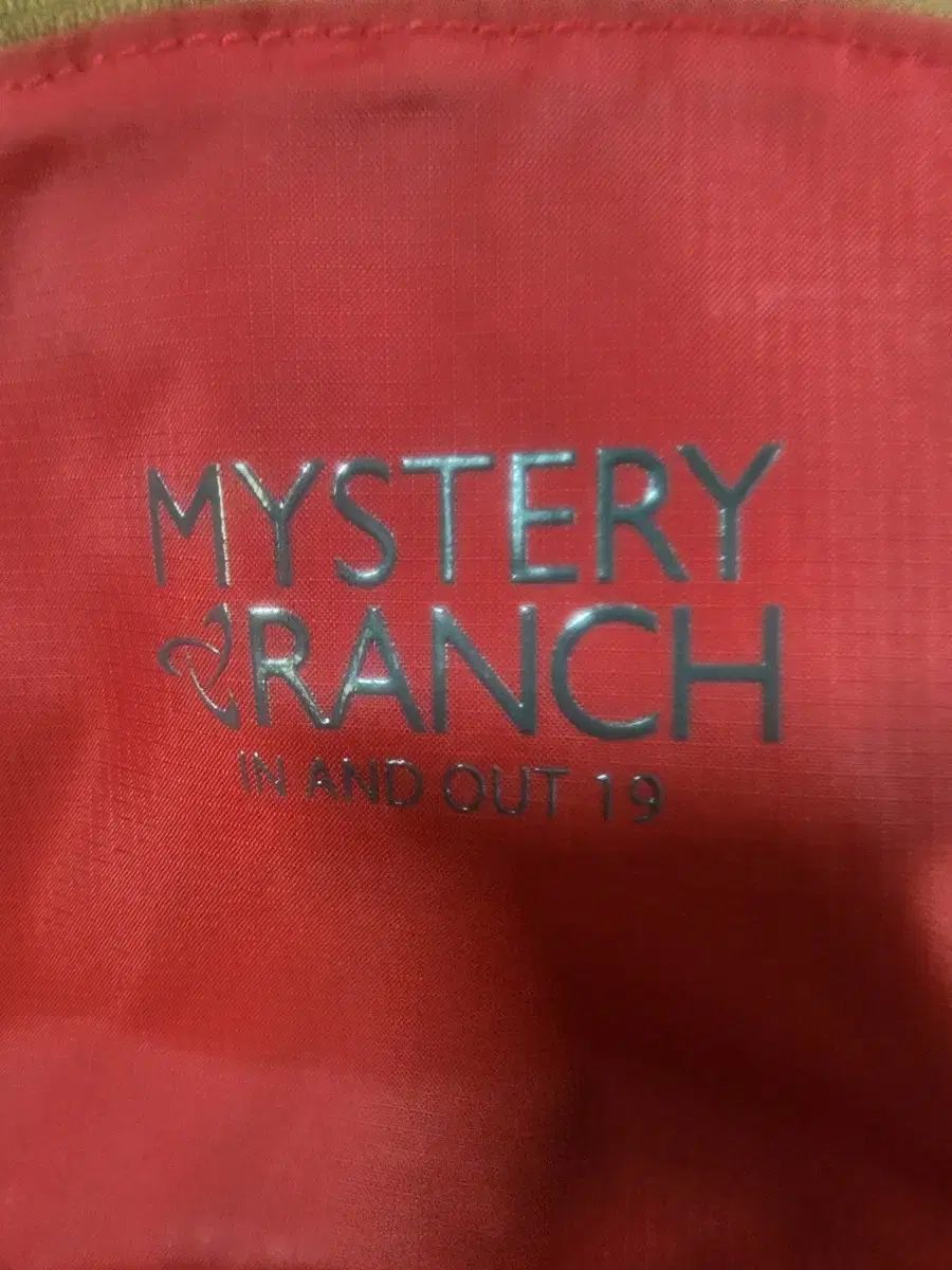 ミステリーランチ In and Out 19 バックパック レッド