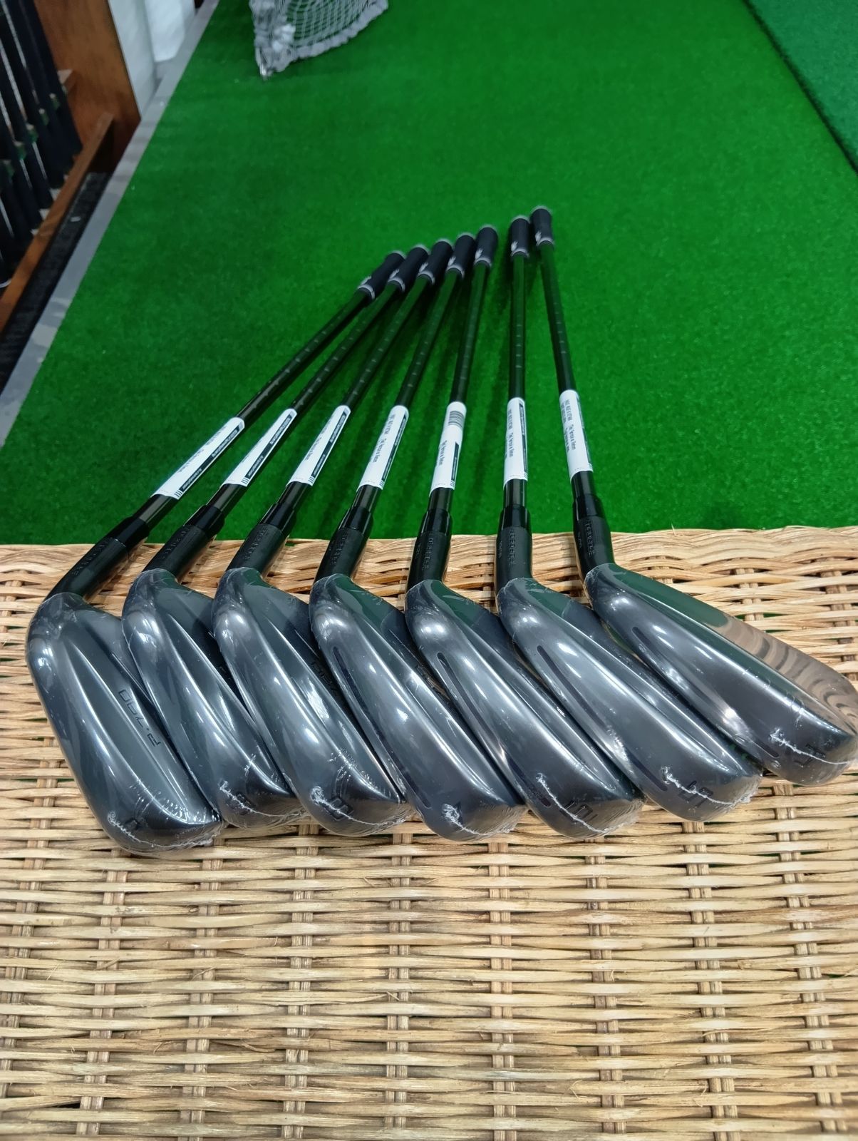 Iset（新品未使用品）テーラーメイド P790 Battle Worn Irons アイアン