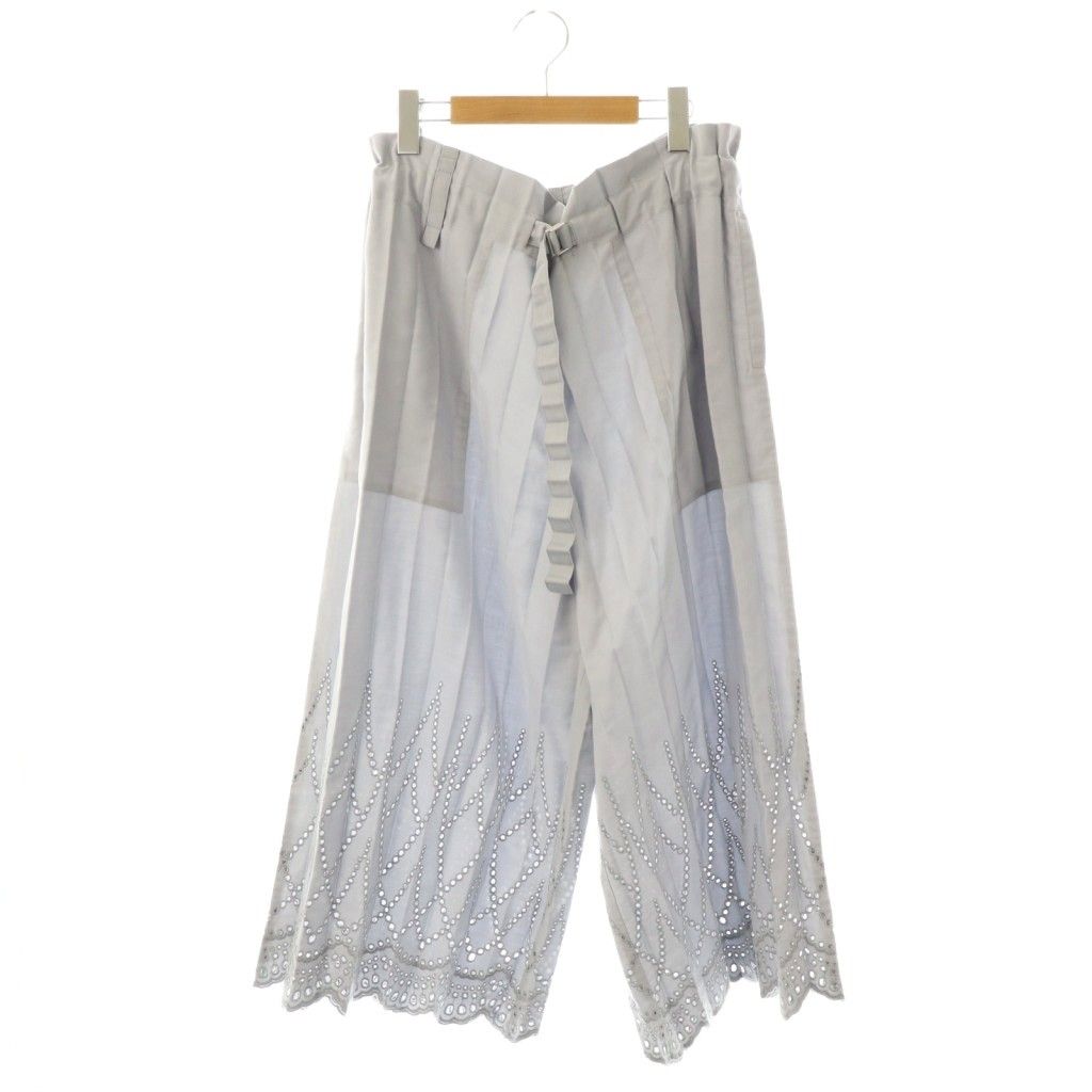 ミーイッセイミヤケ me ISSEY MIYAKE LACE PLEATS ワイドパンツ プリーツ 刺繍 ライトグレー |DF OS SH