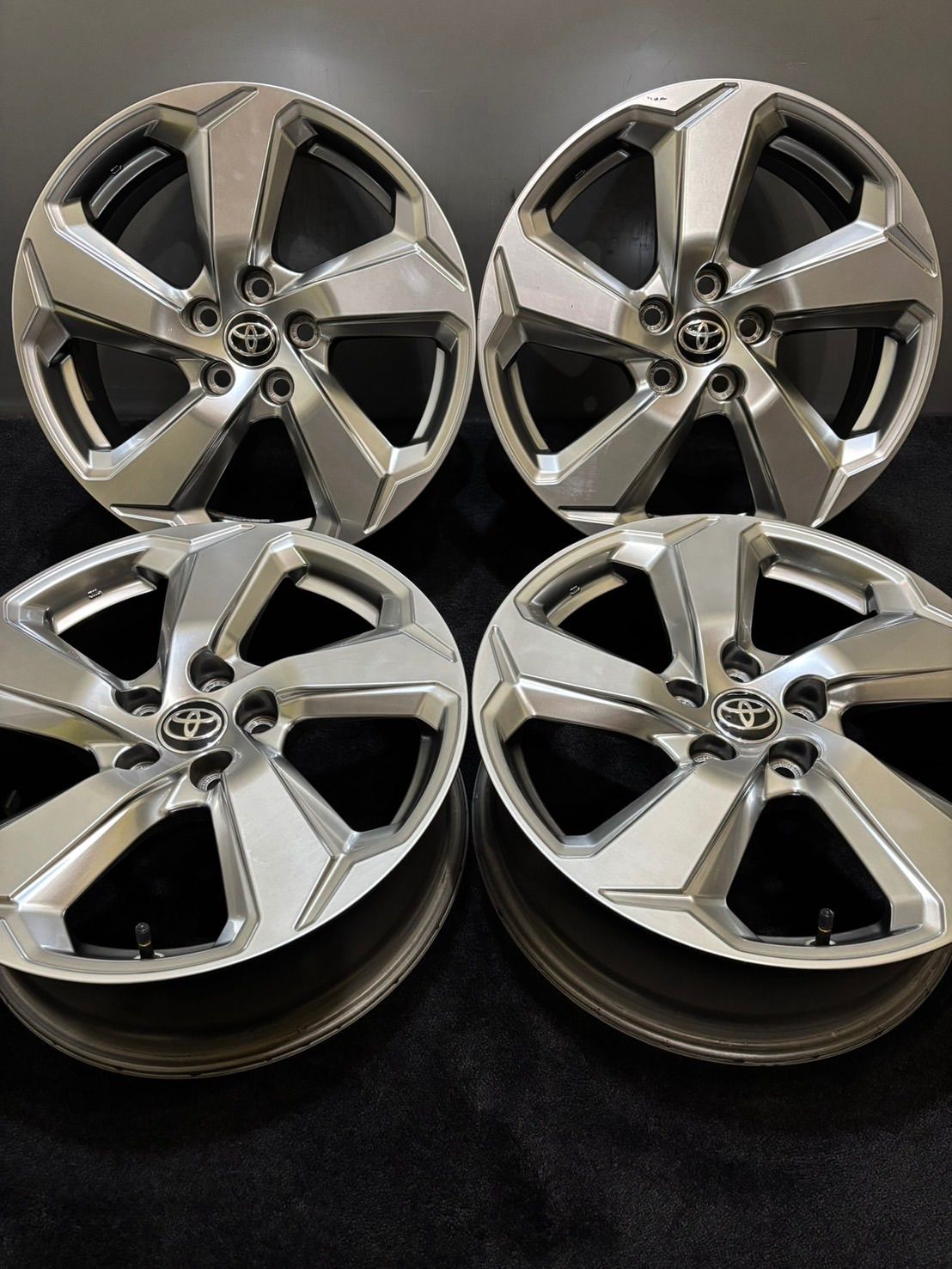 トヨタ RAV4 Gグレード 純正 18インチ 7J 35 114.3 5H アルミホイール 4本 ハリアー NX 1-K348