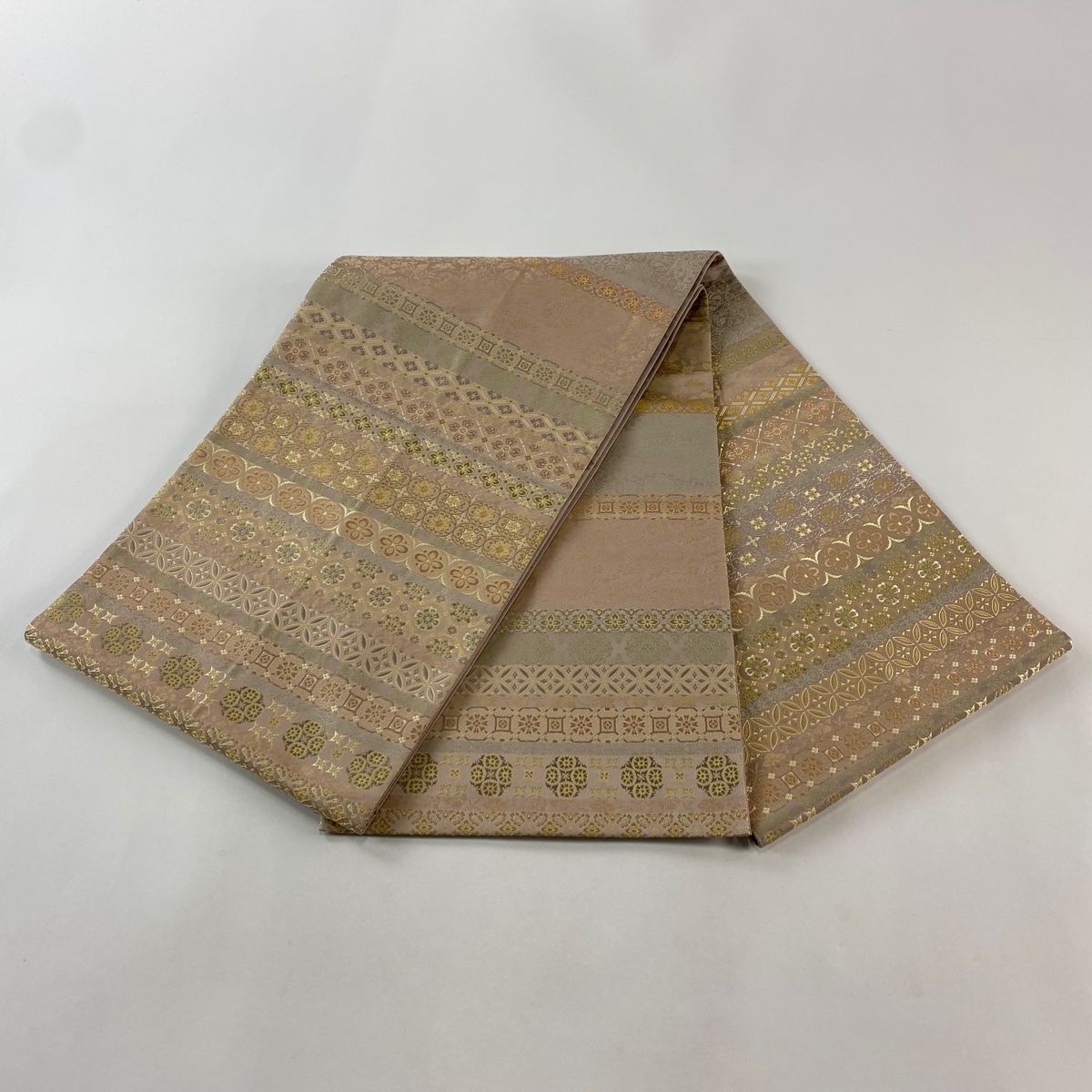 悠久の美　箔屋清兵衛　袋帯 美品 逸品 落款 箔 灰紫 お太鼓柄 正絹 美品】 袋帯 名品 箔屋清兵衛 落款 悠久の美 華文 草花 箔 刺繍