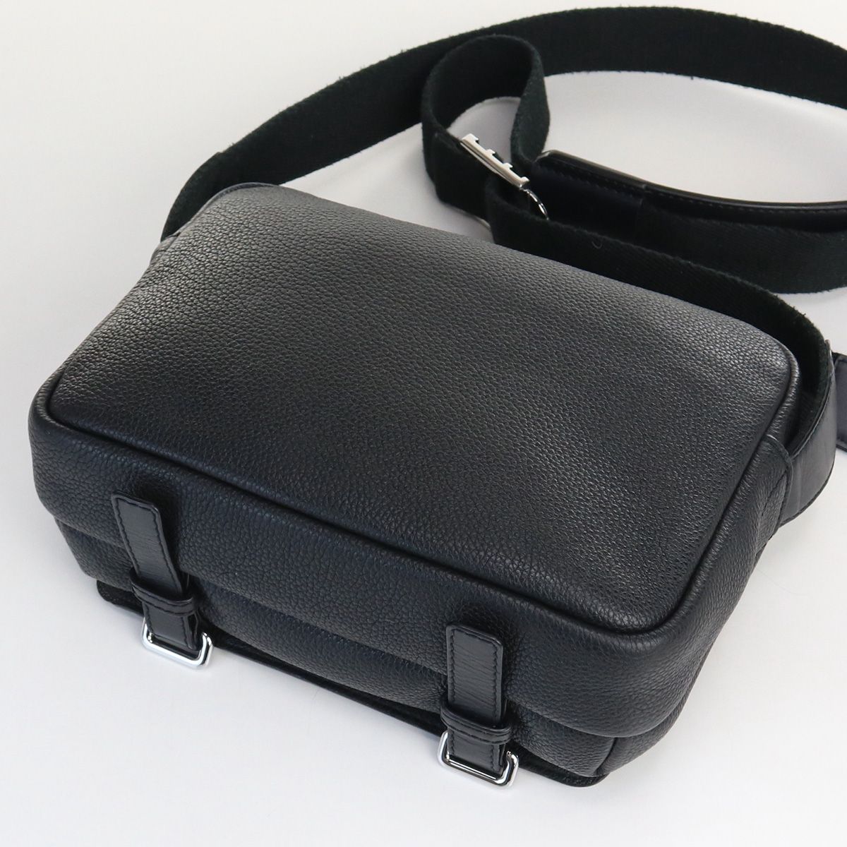 LOEWE ロエベ ミリタリーメッセンジャーバッグXS 317.12AA72 1100 斜め