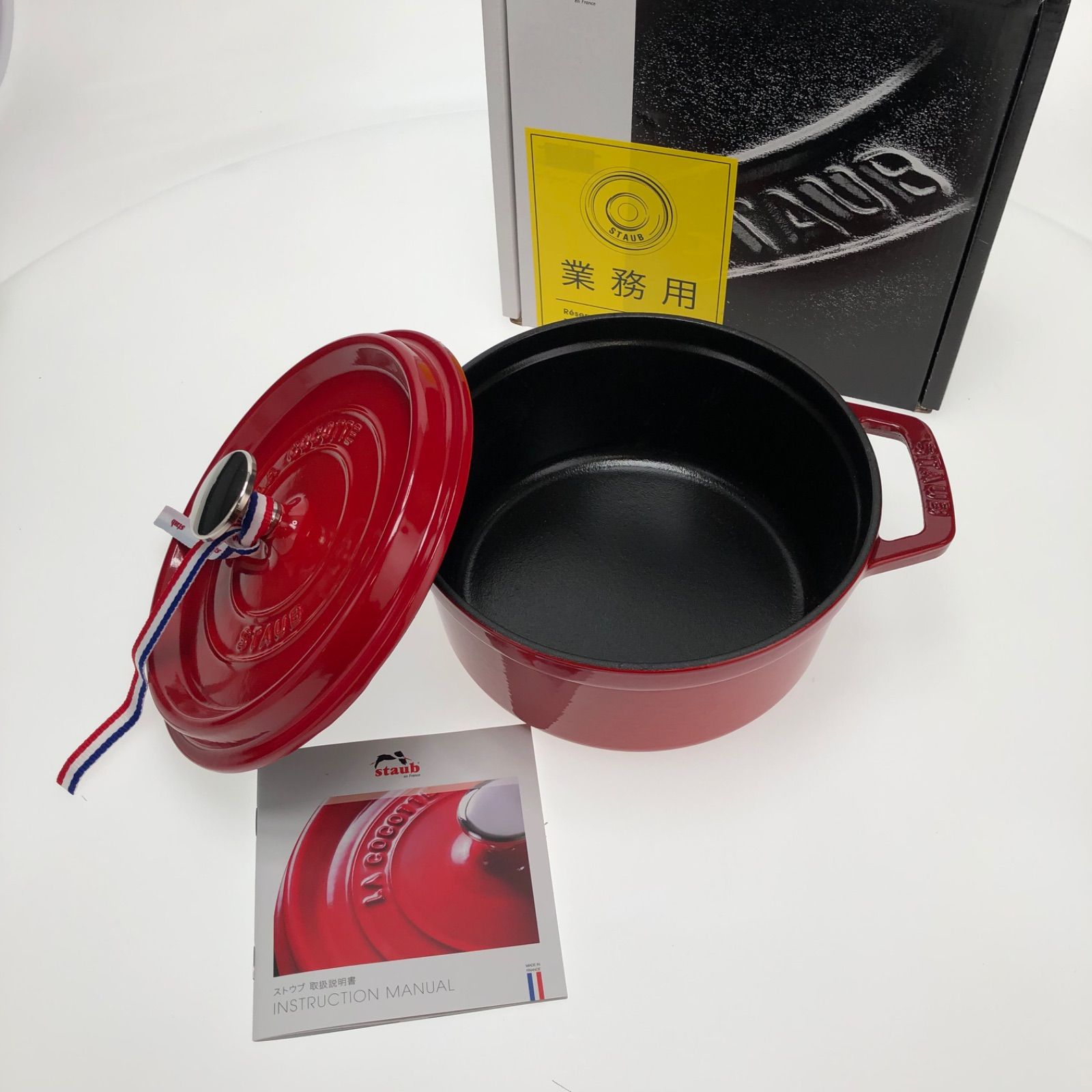 STAUB 両手鍋 18cm 赤 取扱説明書付き STAUB 両手鍋 18cm 赤 取扱説明書付き