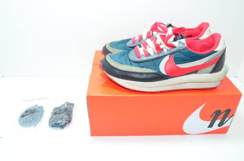 【送料無料】ナイキ NIKE LDWAFFLE SU DJ4877-300 sacai ミッドナイトスプルース×ユニバーシティレッド 27cm メンズスニーカー