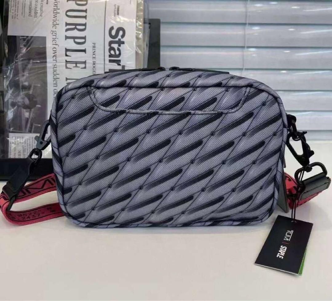 新品 TUMI ショルダーバッグ グレー 374102 - メルカリ 