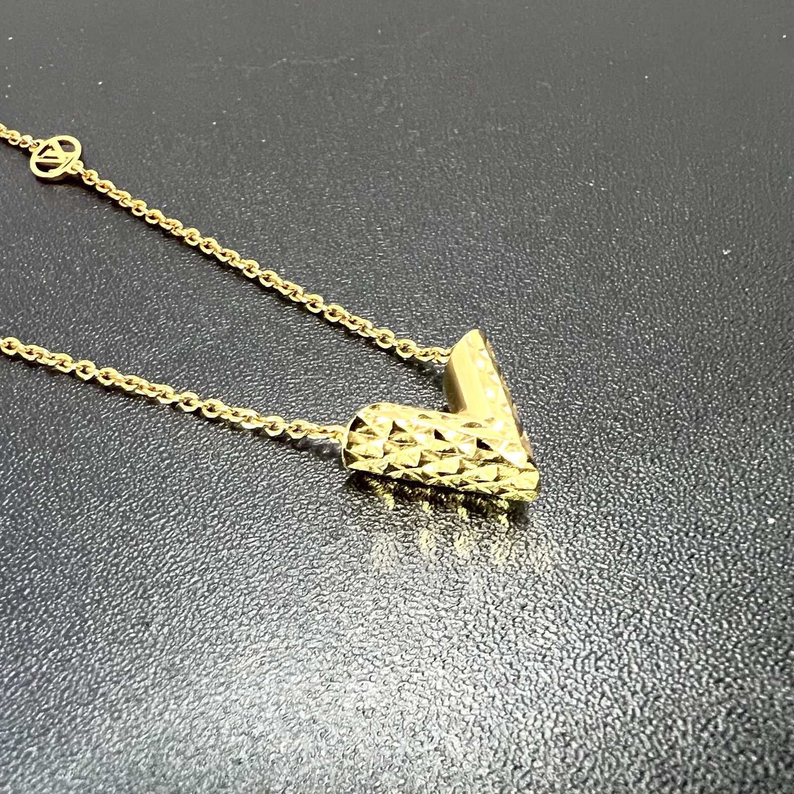 LOUIS VUITTON／ルイヴィトン M64268 コリエ・エセンシャルV