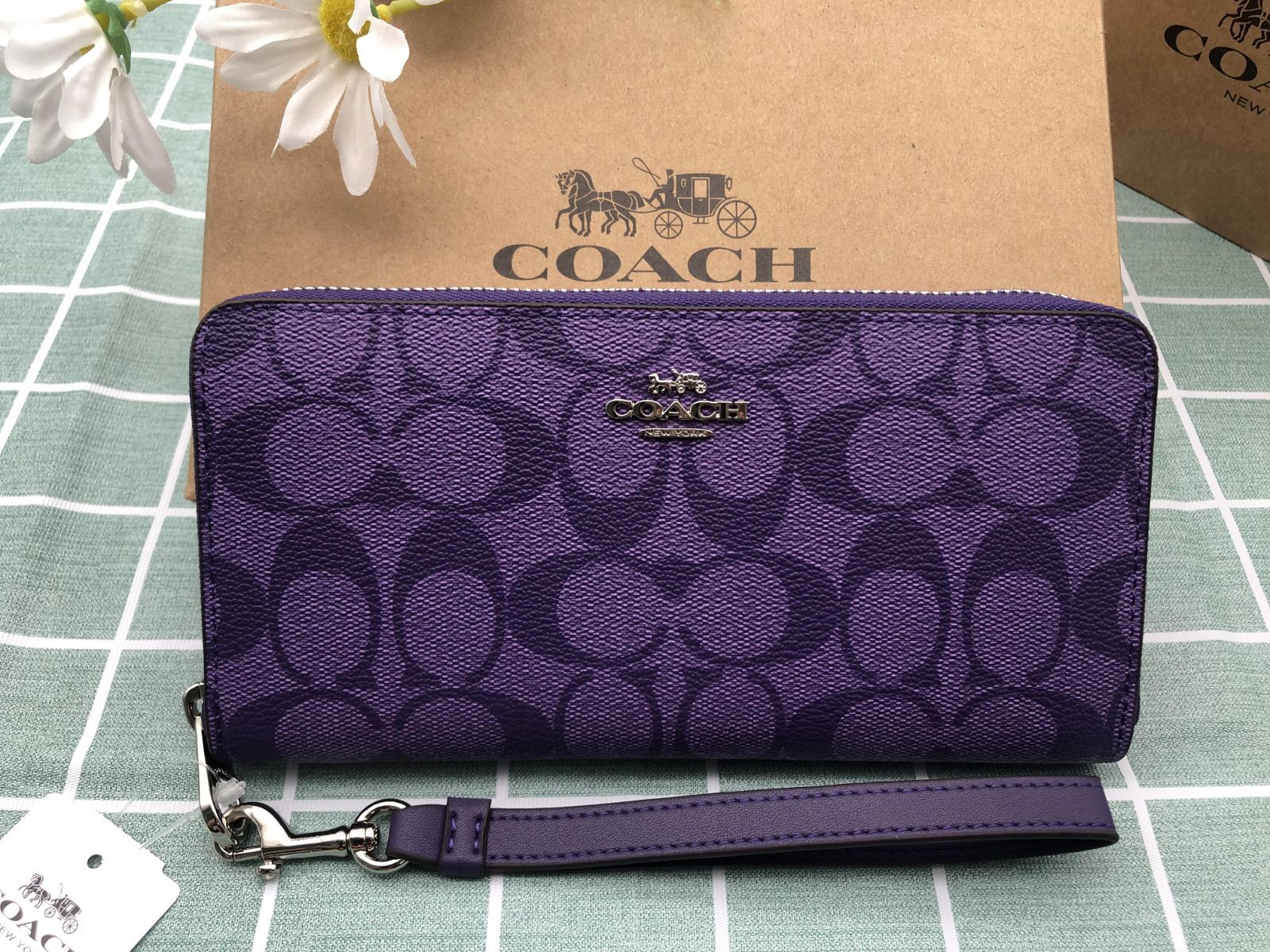 コーチ 財布 COACH 長財布 クーポン配布 レディース ストラップ付き 贈り物 ウォレット ギフト アラウンド ブランド プレゼント PVC レザー 記念日 ラグジュアリー  誕生日 新品 未使用 ロゴ シグネチャー ナチュラル CC158