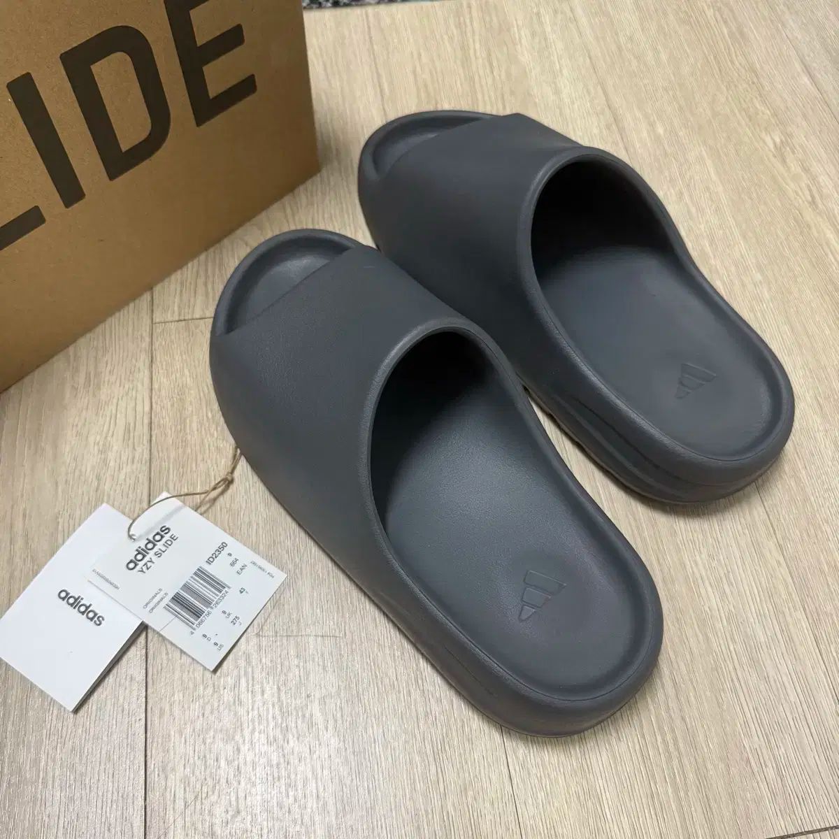 3/21発売｜adidas YEEZY Slide 