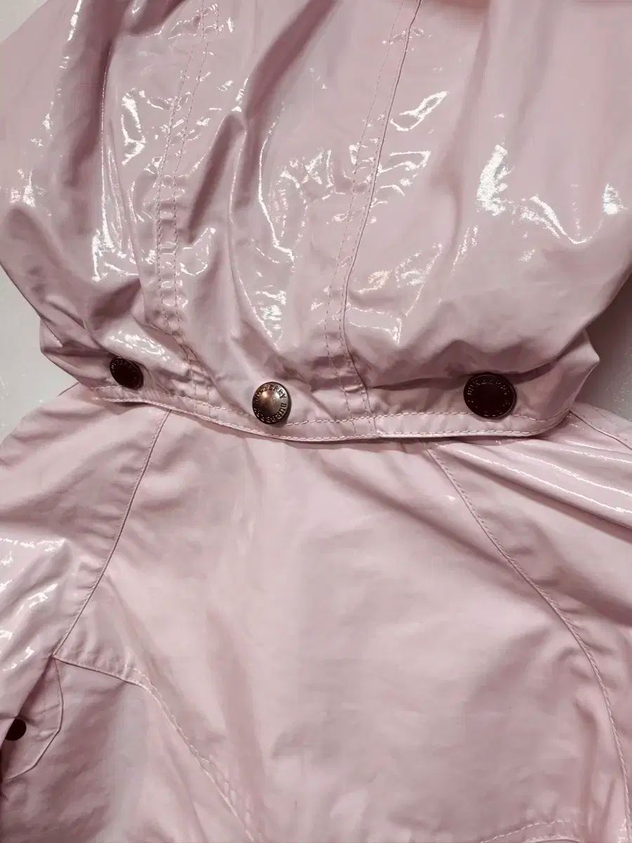 【80％以上割引】 BURBERRY バーバリー キッズ ピンク レインコート ジャケット 4Y 104