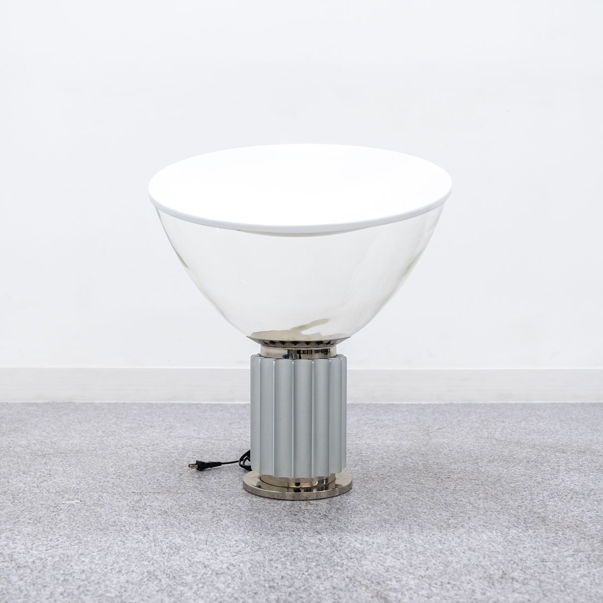 FLOS フロス Taccia タッチア テーブル ランプ 照明 ガラス ホワイト シルバー 02年製 アキッレ カスティリオーニ 定価58万