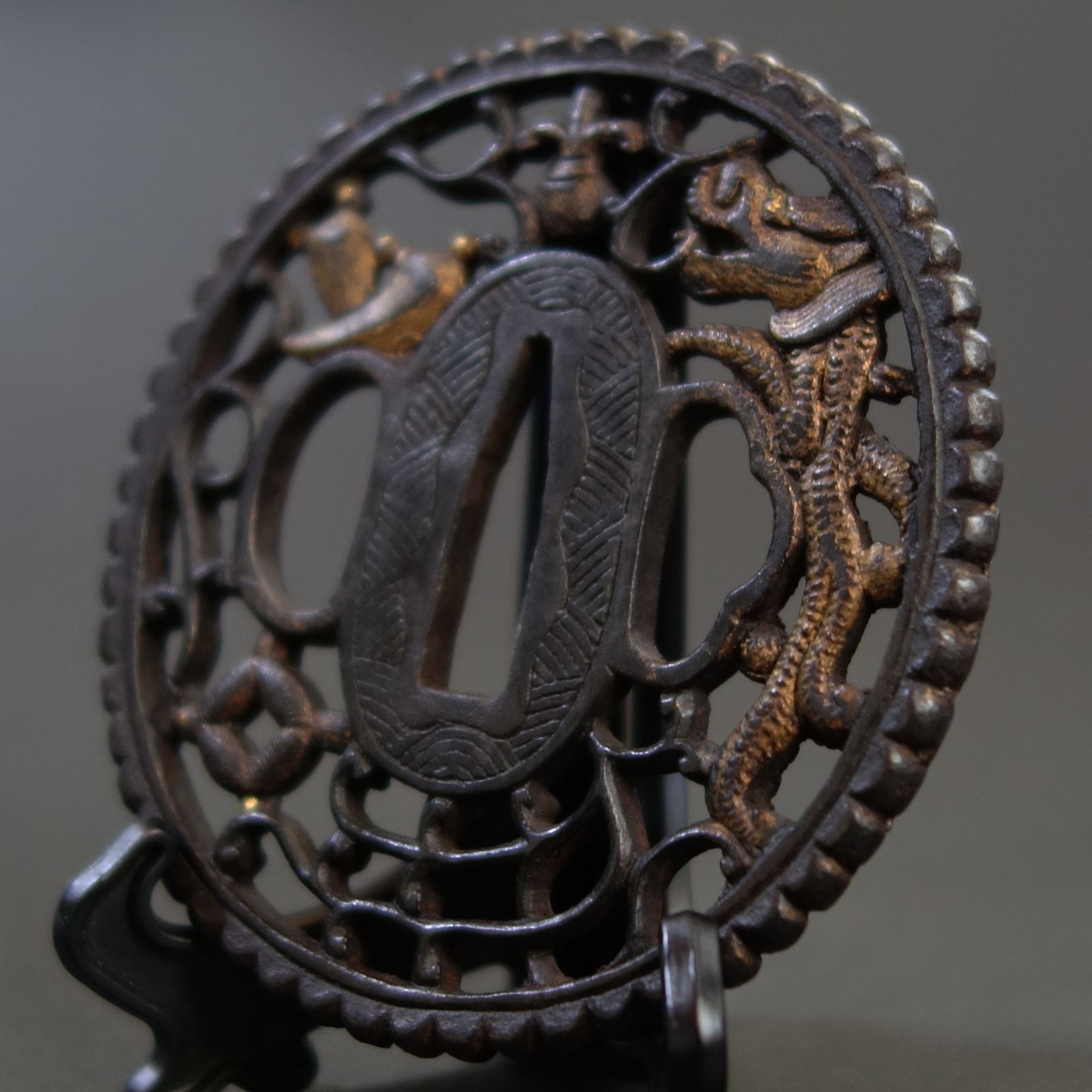 鍔 【 鉄地 鍍金 南蛮鍔 】(鍔箱付き) 日本刀 刀装具 鐔 骨董 古