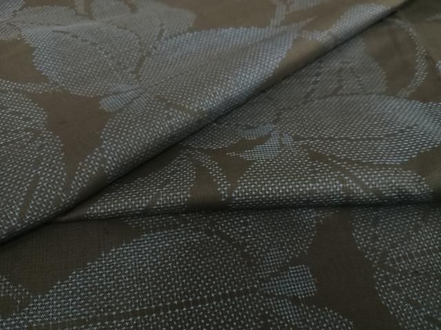 平和屋着物●本場大島紬　一元7マルキ　草花文　黒地　正絹　逸品　AAAW9303zg 平和屋着物○本場大島紬 一元7マルキ 草花文 黒地 正絹 逸品 AAAW9303zg