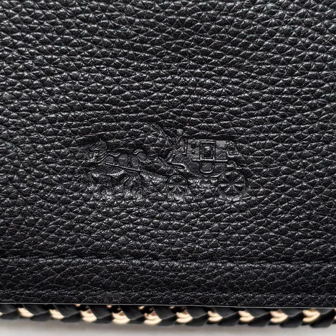 美品 COACH コーチ☆シボ革 ロゴ型押しショルダーバッグ レザー ブラック COACH コーチ 2way ショルダーバッグ レザー バッグ シボ革