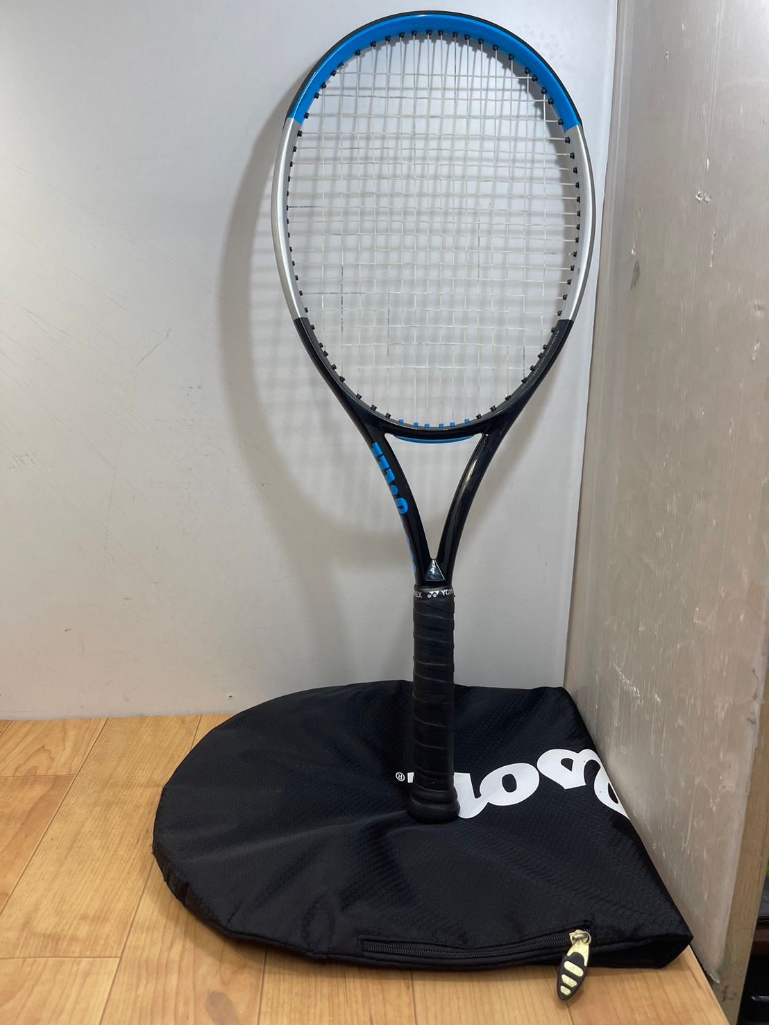 ③ Wilson Ultra 100L V4 G2テニスラケット 専用ケース付き Wilson