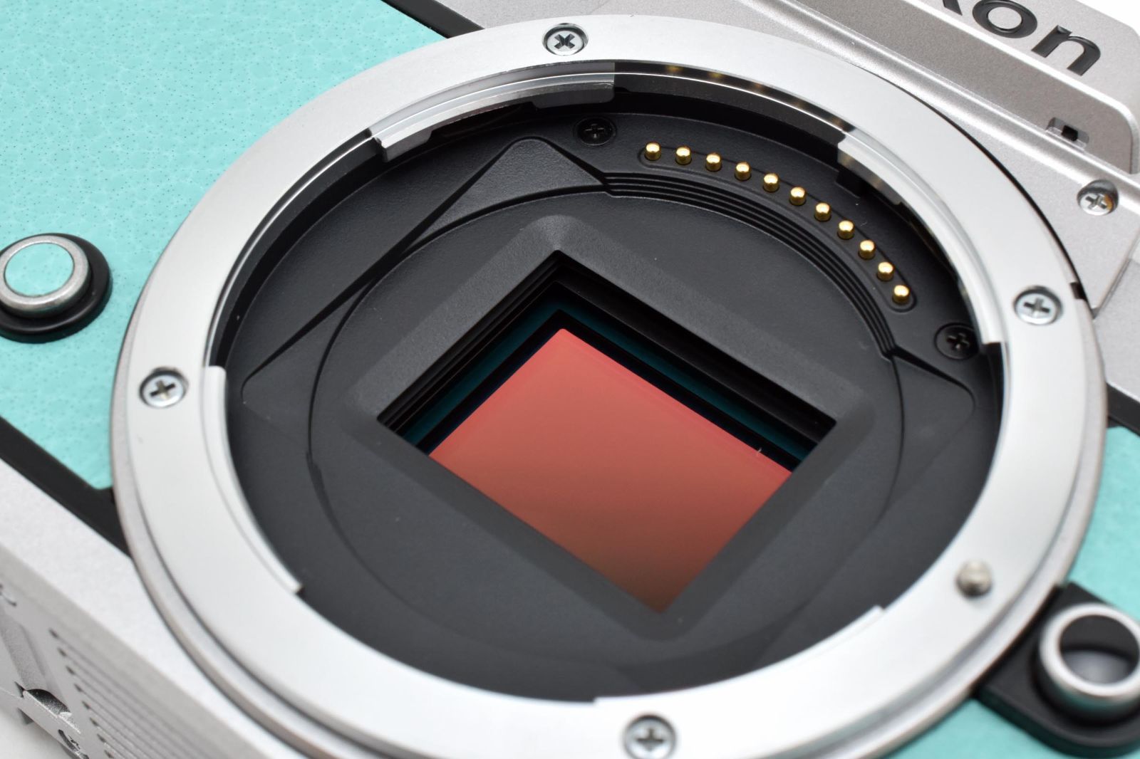 極上品！シャッター回数1,997回！】Nikon ニコン ミラーレス一眼
