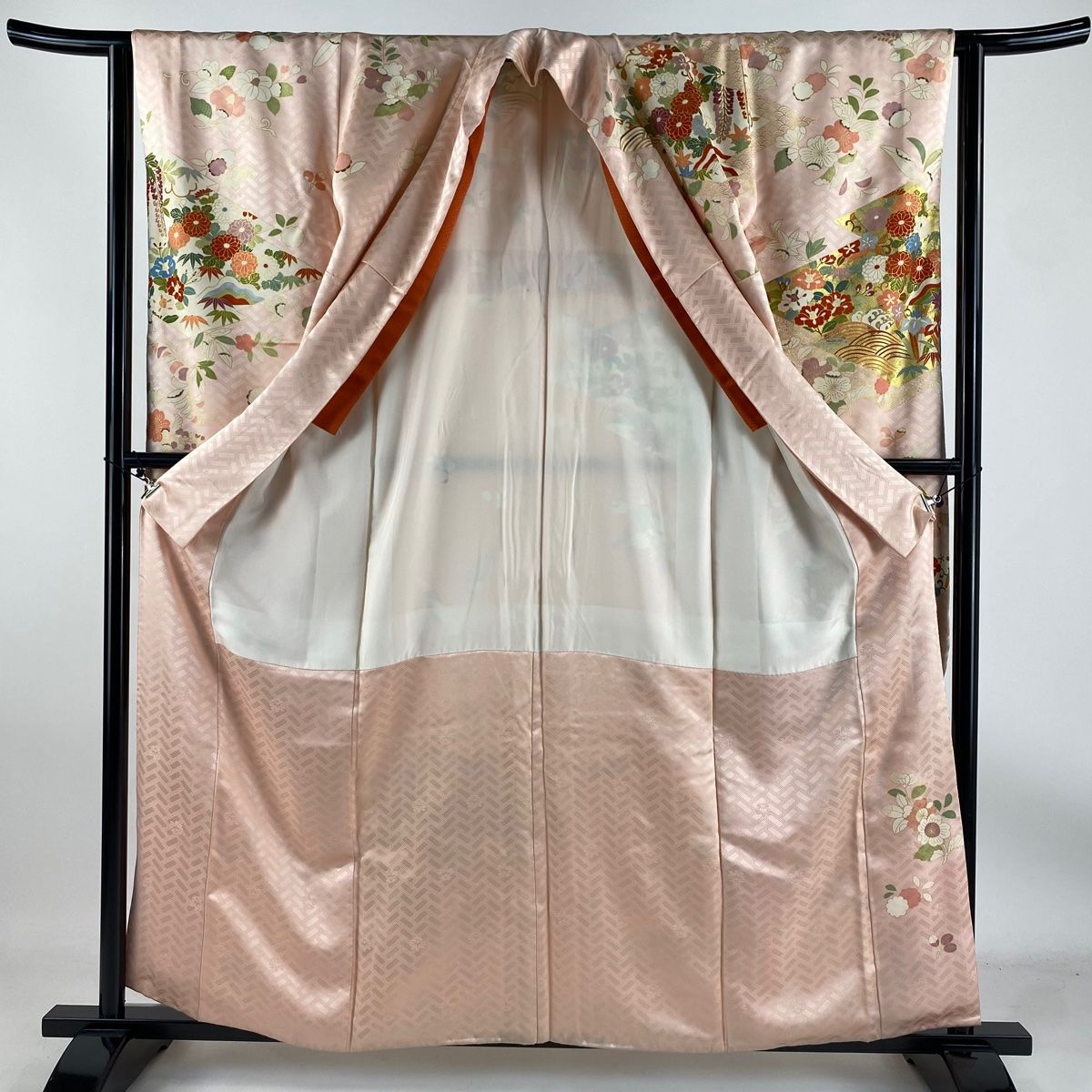 【美品】振袖　吾妻徳穂　落款【紅に華やぐ桜紅葉】　金彩　正絹　身丈158.5cm 美品】振袖 吾妻徳穂 落款【紅に華やぐ桜紅葉】 金彩 正絹 身丈
