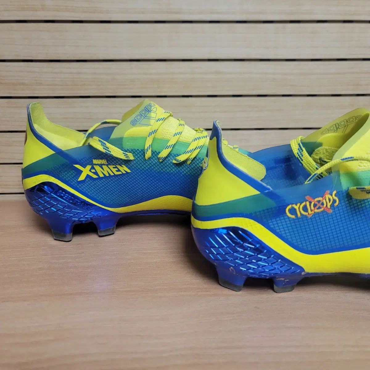 adidasサッカースパイクxゴーストマーベル限定モデル アディダス