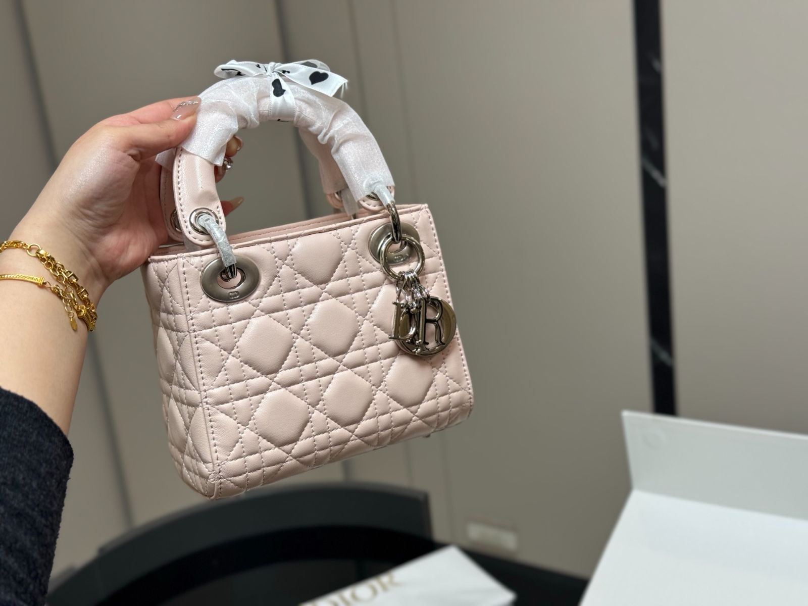 今日特価】Dior Lady Dior ラムスキンバージョン（ディオール