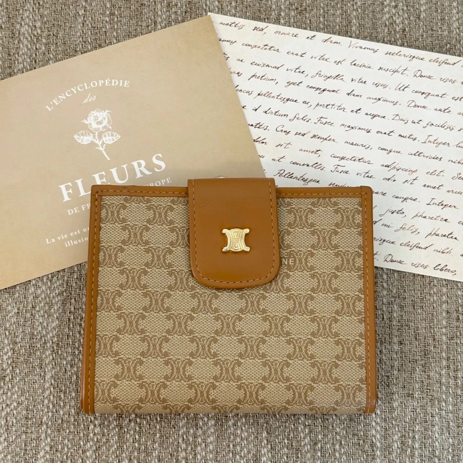 CELINE Vintage Triomphe Short Wallet セリーヌ マカダム PVC×レザー ベージュ系 がま口 二つ折り 財布 ウォレット カードケース 小銭入れ 札入れ レディース 22151