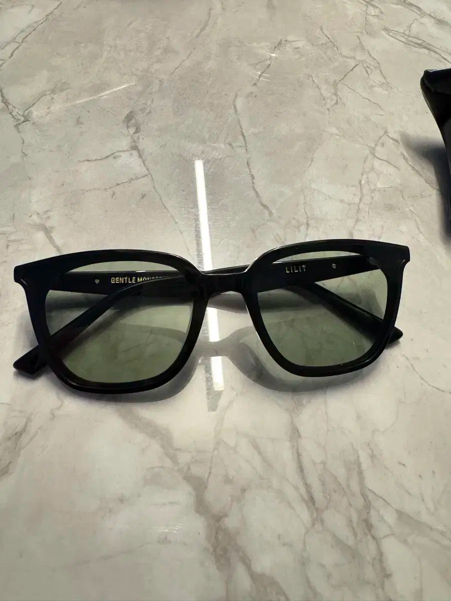 ジェントルモンスター　サングラス　リリット　01 男女兼用 Amazon | [ジェントルモンスター] Lilit 01 サングラス