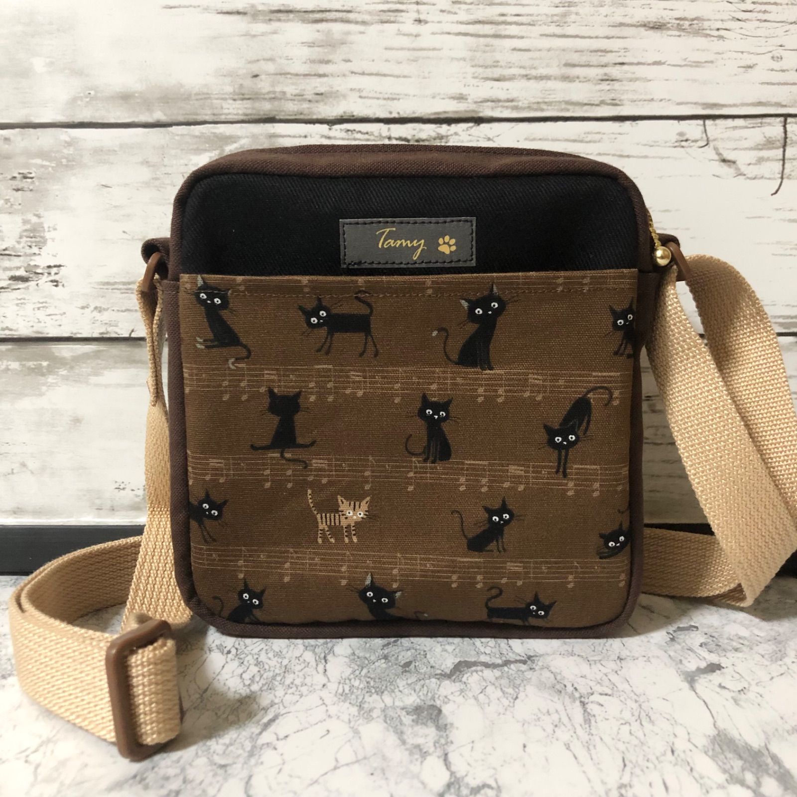 ★セール品(現品限り) 猫柄ミニショルダーバッグ 音符ネコ ブラック&ブラウン 猫柄内ポケット付き ハンドメイド メンズ レディース ボディバッグ ポシェット