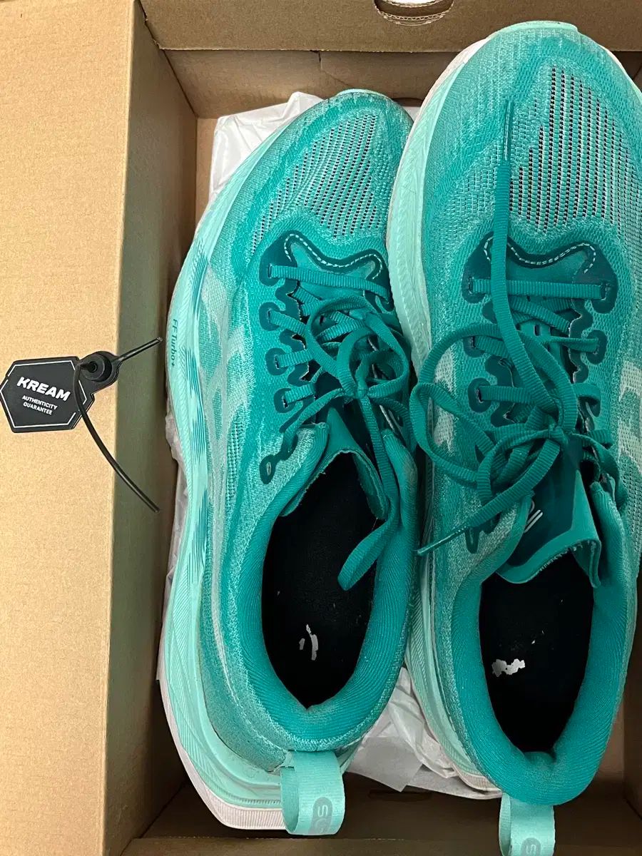 Asics アシックス スーパーブラスト 275 サイズ ー 1 月 利用します 40km 私は走った