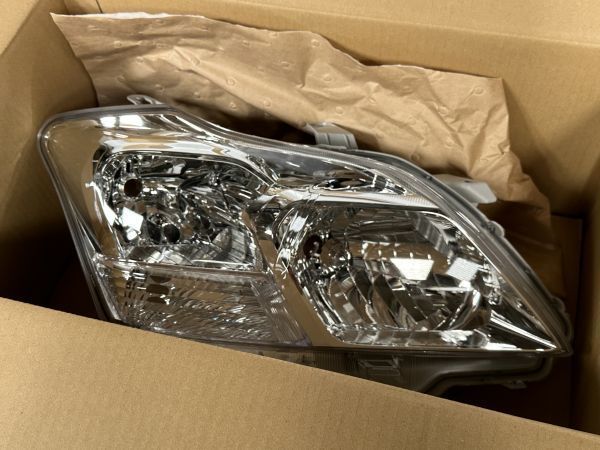 新品/美品/即納 プレミオ NZT260 ZRT260 ZRT261 中期 純正 右ヘッド 