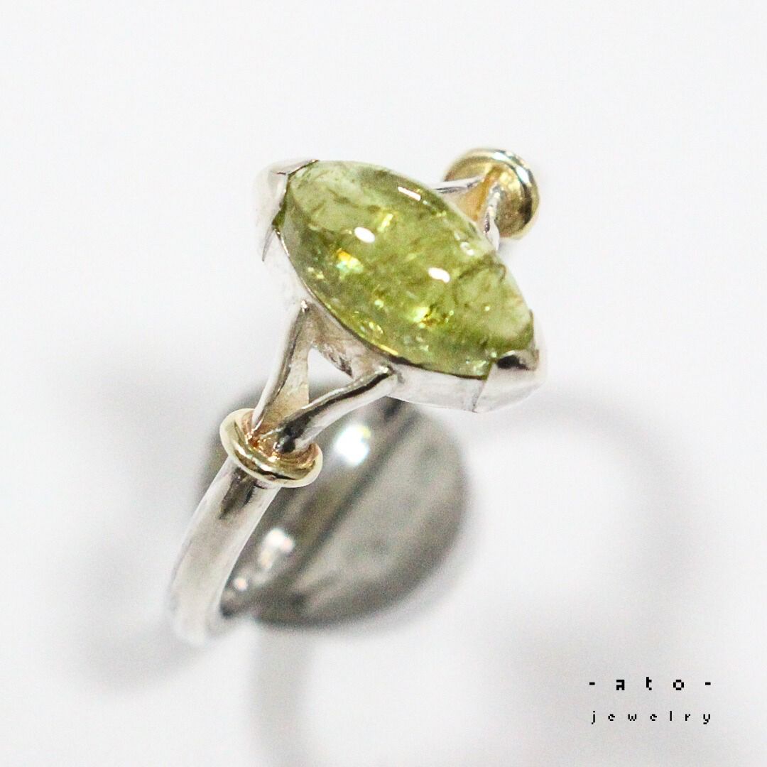 グロッシュラーガーネットのマーキスカボションカットk10小ワッカ