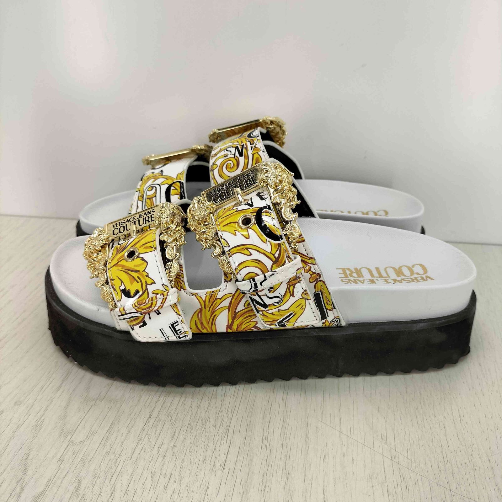 【VERSACE JEANS】サンダル 2色展開 \"関税込み\" Amazon | Versace Jeans Couture ブルー シグネチャー
