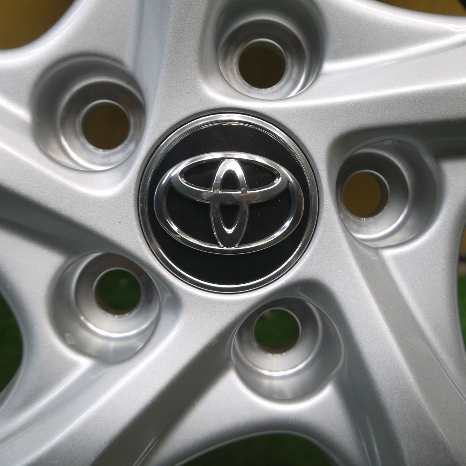 トヨタ C-HR（ZYX10）純正 ホイール 18インチ 18×7J 【公式通販】