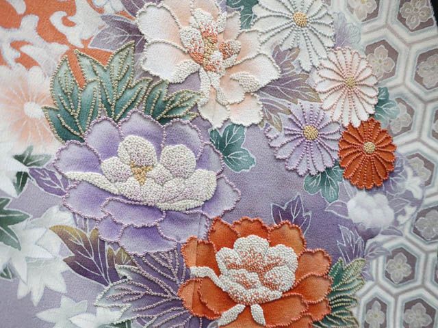 一輝堂】リサイクル着物 黒留袖 五つ紋 相良刺繍 比翼仕立 古典花文