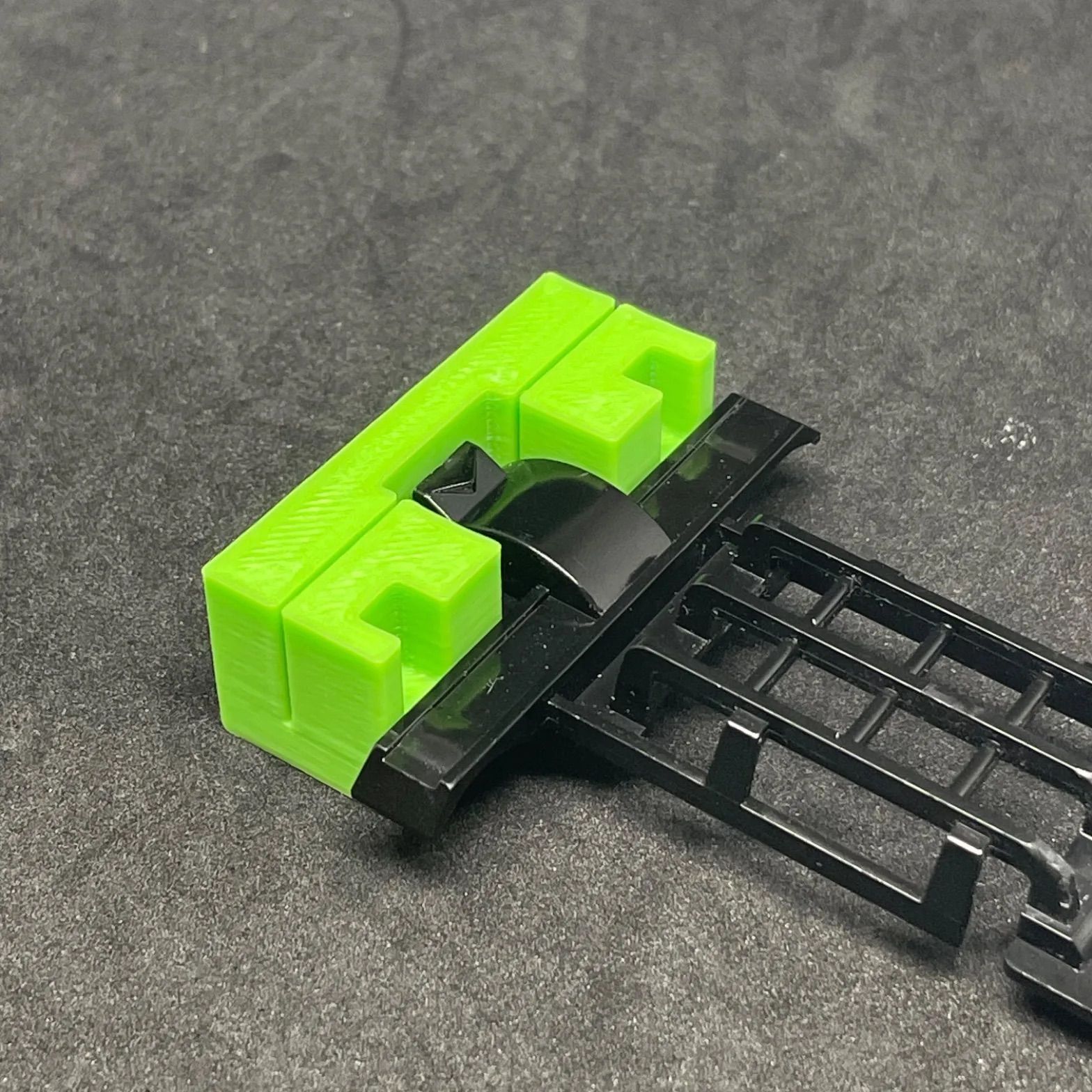 ミニ四駆 MS フレキ 可動部 隙間埋め部品 カット治具 - メルカリ