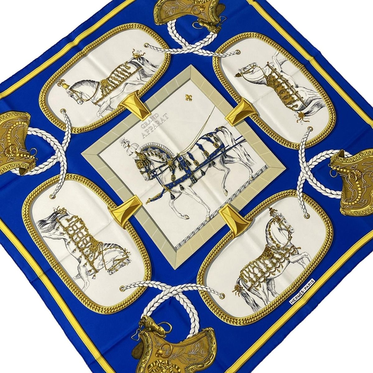 HERMES エルメス スカーフ カレ90 白×ブルー×ダークイエロー GRAND APPARAT