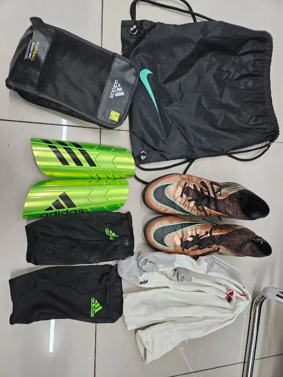 ハイパーヴェノム ナイキ NIKE ファントム サッカー サッカースパイク HG DF AG-PRO NIKE（ナイキ）の「ナイキ 激レア II スパイク 0 ファタル SG-PRO