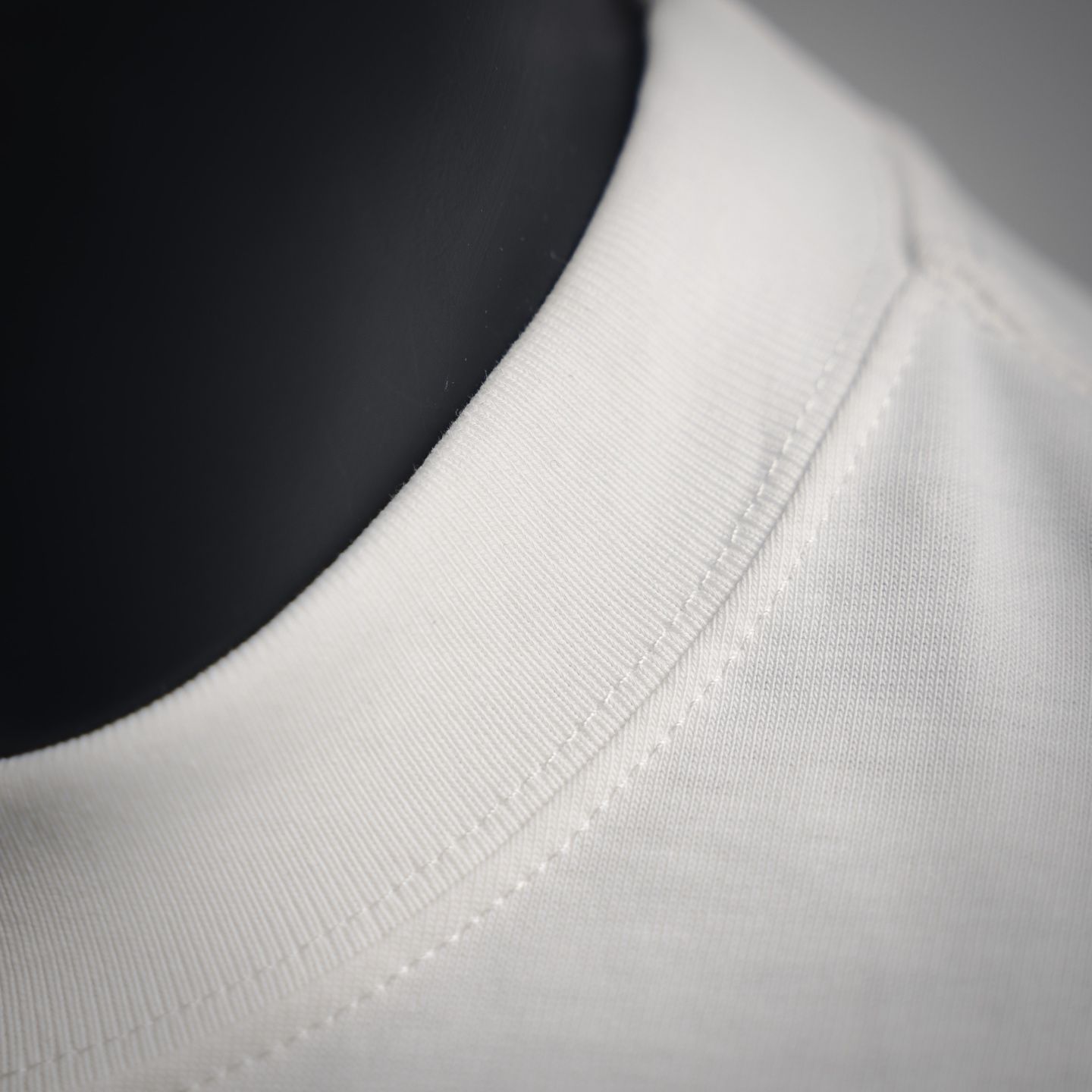 今日特価】LOUIS VUITTON LV スマイルエンボスロゴ T シャツ